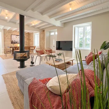 Siavo Junto A La Ria