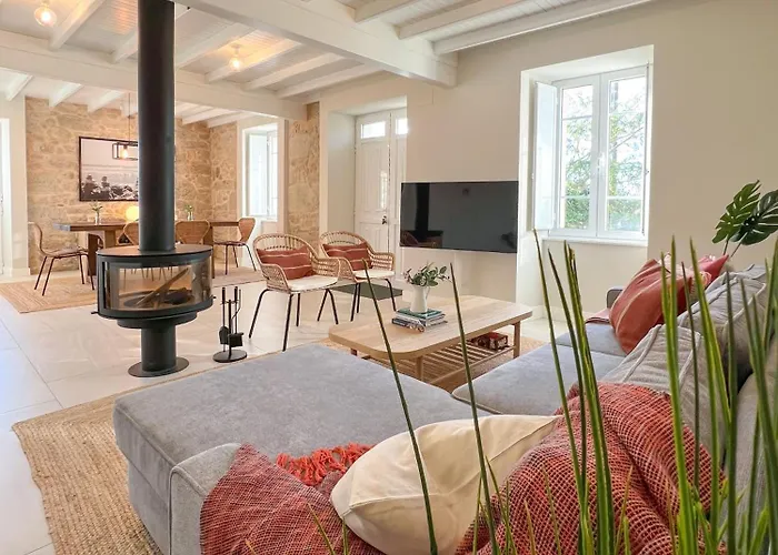 Siavo Junto A La Ria