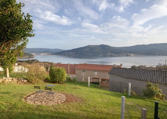 Siavo Junto A La Ria