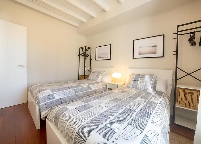 Siavo Junto A La Ria