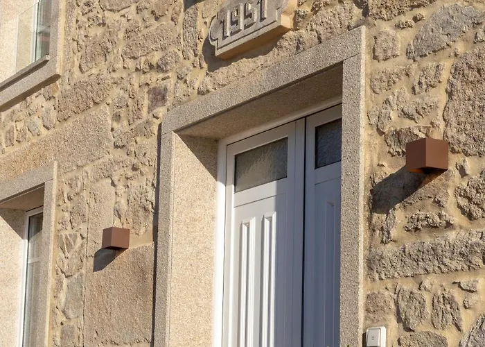 Siavo Junto A La Ria